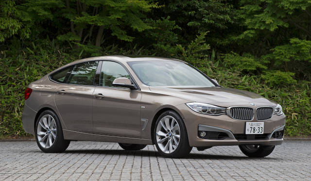 佐藤オオキ氏と愛犬 きなことともに