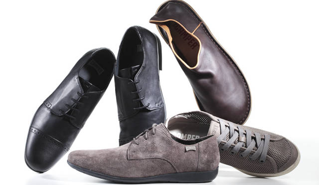 佐藤氏愛用のCAMPERの靴