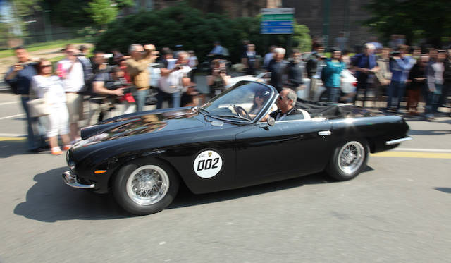 イベントの開会を宣言した、アウトモービリ・ランボルギーニのステファン・ヴィンケルマン社長兼CEO（右から2番目）