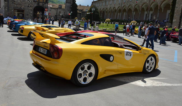 イベントの開会を宣言した、アウトモービリ・ランボルギーニのステファン・ヴィンケルマン社長兼CEO（右から2番目）