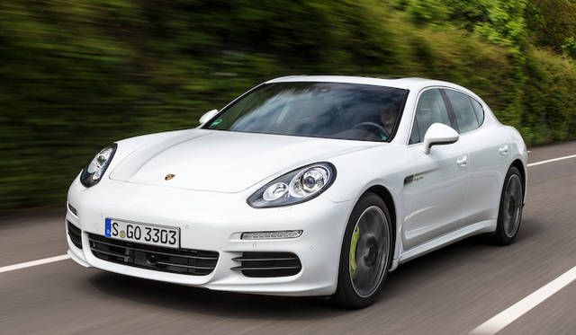 クルマに付属する、家庭用の専用チャージャー