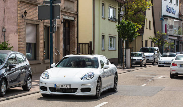 モーターとエンジンのパワーはクラッチを通して混ざり合う