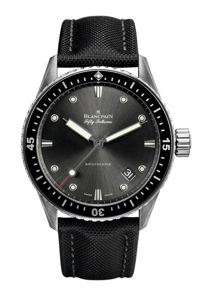 「Fifty Fathoms Bathyscaphe｜フィフティ ファゾムス バチスカーフ」　ケース径43mm（メンズ）、SSケース、自動巻き、セイルキャンバスストラップまたはナイロン製NATOストラップ、300m防水、価格97万6500円（メンズ）、111万3000円（メンズ：セラミックチタンケース）、今秋発売予定