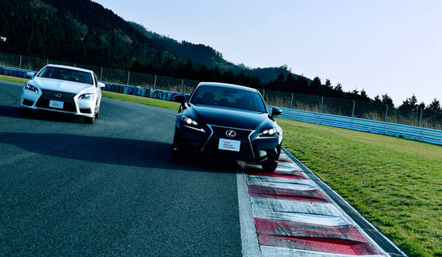 フルモデルチェンジを果たし、ついにスピンドルグリルを獲得した新型「IS」。“走る愉しさ”を全面に押し出し、レクサスのスポーツイメージをリードするモデルだ