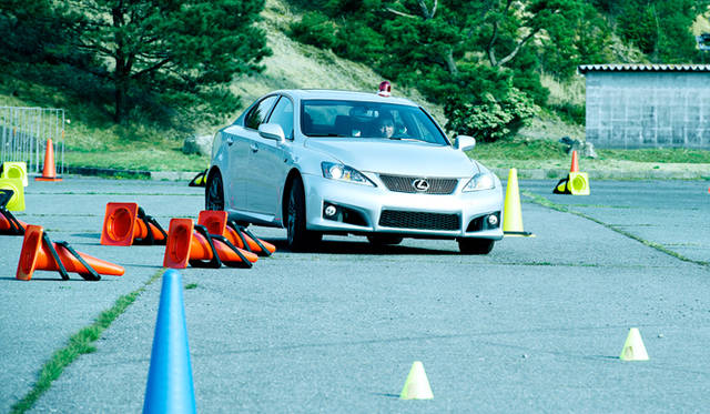 ゲーム感覚で楽しめるイベント「G-Forceチャレンジ」。重力センサーが取り付けられたクルマをジムカーナに似た特設コース内で、いち早くゴールさせるという、ドライビングテクニックを競う