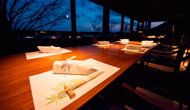 「星野リゾート 界 阿蘇」でのディナーは、地元九州の食材をふんだんに使った和風懐石に舌鼓。