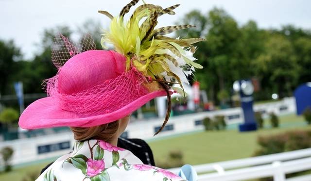 <strong>LONGINES｜「ロンジン ディアヌ賞」のタイトルパートナーに就任</strong>　メジャーなファッションイベントとして注目される