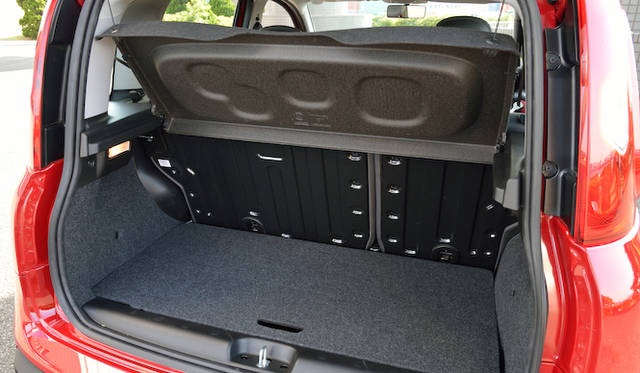 通常はフラットなラゲッジルームのフロア