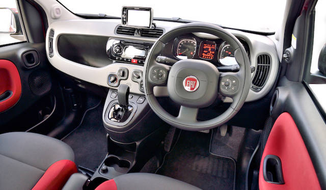 インテリアはスクワークルの意匠が随所に見られる