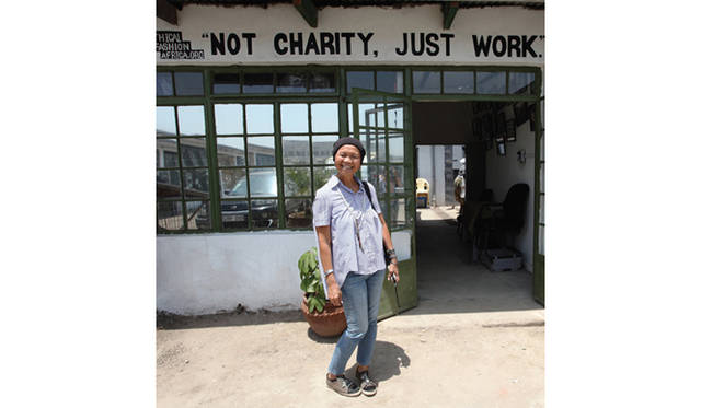 <strong>CHAN LUU｜チャンルー</strong>　新ライン「エシカル ファッション インターナショナル」いち早くバーニーズ　ニューヨーク銀座店で展開<br />アフリカを訪れたデザイナーのチャン・ルーさん