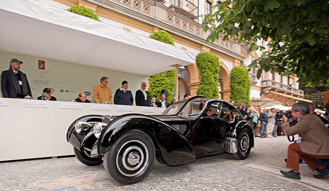 自動車メーカー「ブガッティ」の創業者エットーレ・ブガッティ氏の長男である、ジャン・ブガッティ氏のデザインよる1938年製「ブガッティ タイプ57 SCアトランティーク クーペ」