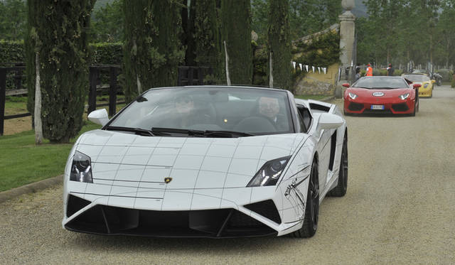 サン・ピエトロ広場へと向かう道。奥に見えるのがサン・ピエトロ大聖堂