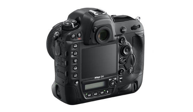 2012年 ジウジアーロは1980年の「F3」以来、ニコンのカメラのデザインも手がけている