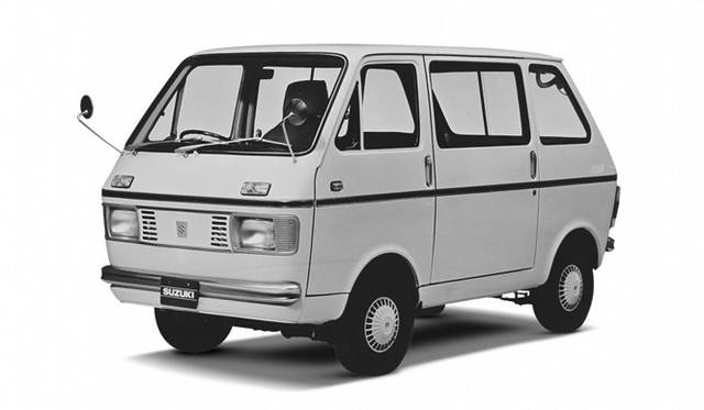 ゴルフのプロトタイプモデル。中央がジウジアーロによるモデル