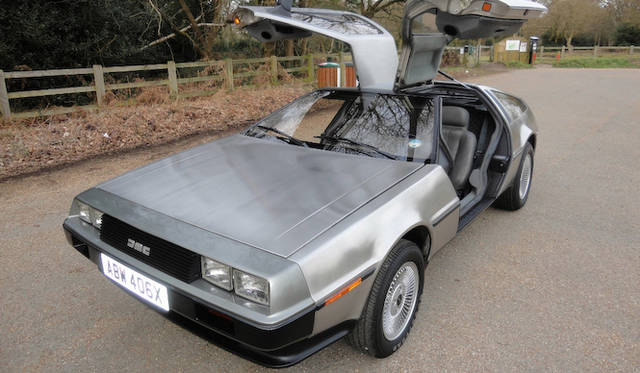 1975年 デロリアンによる唯一のクルマもジウジアーロのデザイン。映画『Back to the Future』に登場するタイムマシンとしても有名