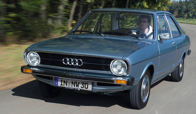 1978年 フォルクスワーゲン パサートの兄弟モデルとして登場したアウディ「80」。初代と写真の2代目（1979年）はイタルデザイン時代のジウジアーロのデザイン