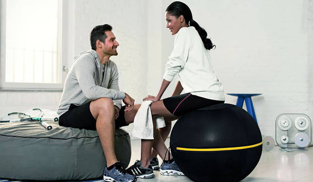 <strong>TECHNOGYM｜テクノジム</strong>　座っている時間をエクササイズに変えるモダンデザインのバランスボール「WELLNESS BALL™ アクティブシッティング」