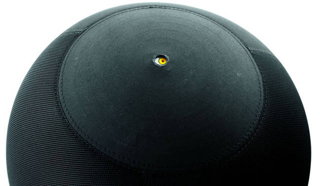 <strong>TECHNOGYM｜テクノジム</strong>　座っている時間をエクササイズに変えるモダンデザインのバランスボール「WELLNESS BALL™ アクティブシッティング」