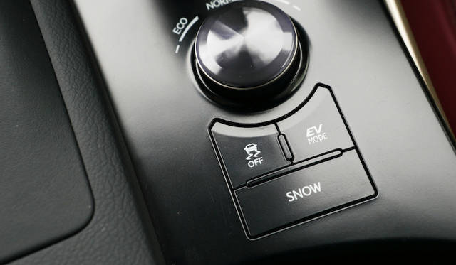 EV走行モードを持つのもハイブリッドモデルの特徴