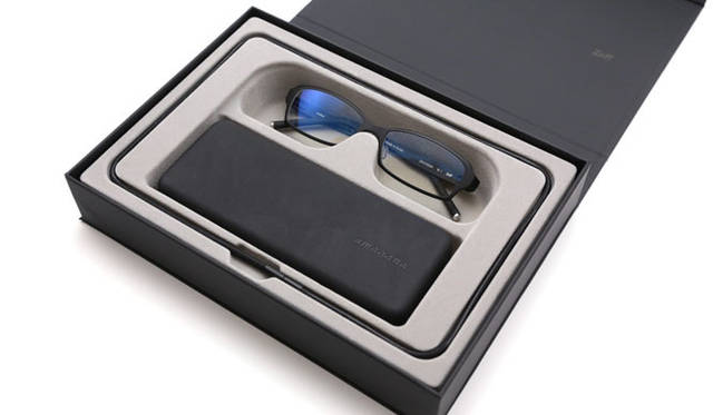 <strong>Zoff｜ゾフ</strong>　 Bizメガネ「Zoff×amadana PCメガネ」　高級感あるオリジナルメガネボックスもセットになったスペシャルエディション