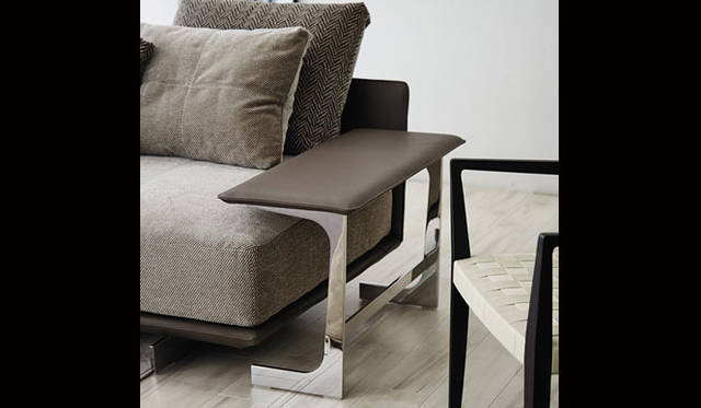 <strong>arflex｜アルフレックス</strong>　2013年新作コレクション　テーブル「BRERA（ブレラ）」 アームとしても使えるサービステーブル