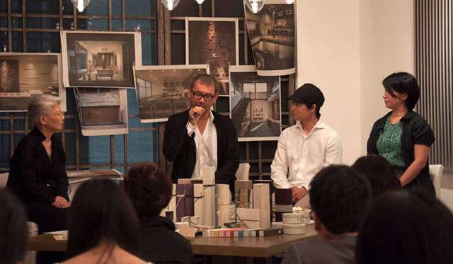 <strong>HIGASHIYA｜ひがしや</strong>　HIGASHIYA10周年記念トークショー　中央左の男性がHIGASHIYA代表 緒方慎一郎氏、右がファッションデザイナー 皆川 明氏、右端が美術家 ミヤケマイさん