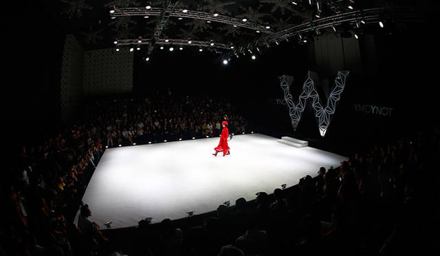 2013年5月16日、W広州のオープニングイベントの目玉として開催された新ブランド「YMOYNOT」のファッションショー