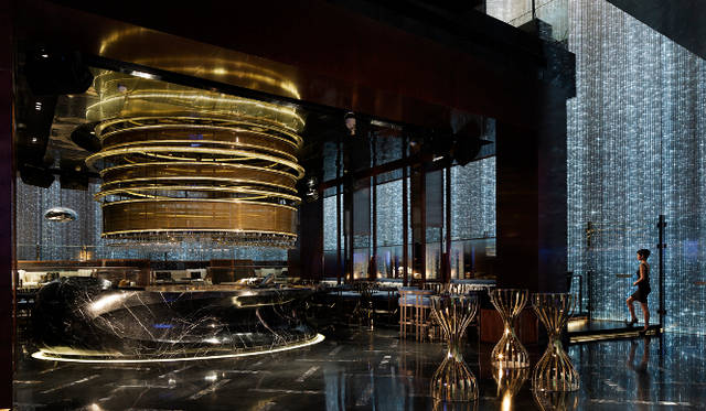 W広州に誕生した最新のナイトスポット「フェイウルトララウンジ」。趣の違った空間が幾重にも重なっている。こちらは1F　Photograph courtesy of Nacasa & Partners Inc.