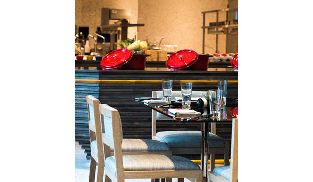 開放的なレストラン「キッチンテーブル」はオール・デイ・ダイニング