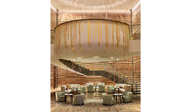 ラウンジの横にある「WOOBAR」。昼はティーサロン、夜はおしゃれなナイトスポットに