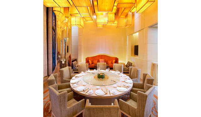 チャイニーズレストラン「ヤンユー」。モダンなインテリアに囲まれた空間で、モダンチャイニーズ料理を