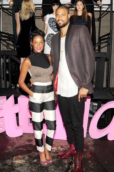 <strong>STELLA McCARTNEY｜ステラ マッカートニー</strong>　左からキンバリー・チャンドラー、タイソン・チャンドラー　PHOTO CREDIT:BILLY FARREL