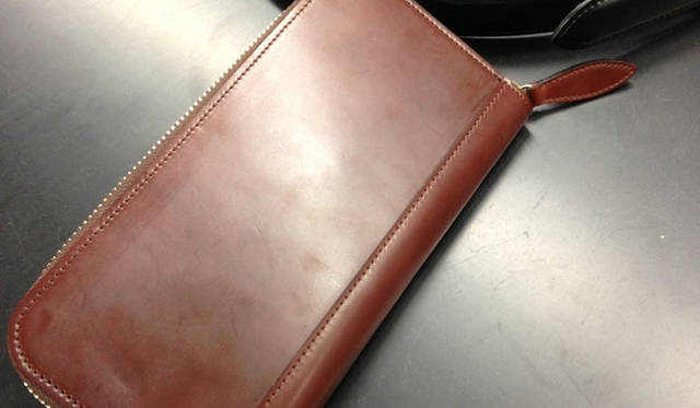 <strong>HANKYU MEN’S｜阪急メンズ</strong>　阪急メンズ限定「ウォームスクラフツマニュファクチャー」コードバン財布　ブラウン4万6200円（アニリン仕上げ）