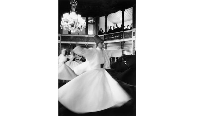 <strong>ART｜『いくつもの夜をこえて ヨーロッパ発、絹の道、そして日本へ』</strong>　Spinning Dervishes © Philippe Valery