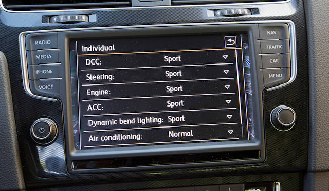 個別モードでは、細かくセッティングが可能。プレミアムブランドさながらの装備である
