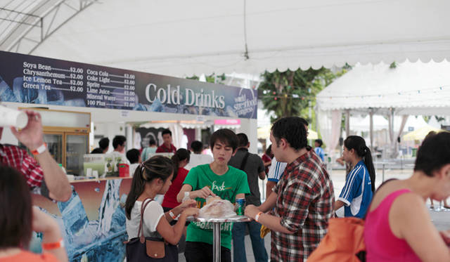 ランチタイムには、地元っ子の姿も