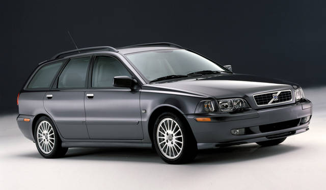 ボルボグループで開発されフォード傘下の時代に販売された、初代「V40」。後継車種は「V50」で、初代のV40は一代限り、2004年で姿を消してしまった。