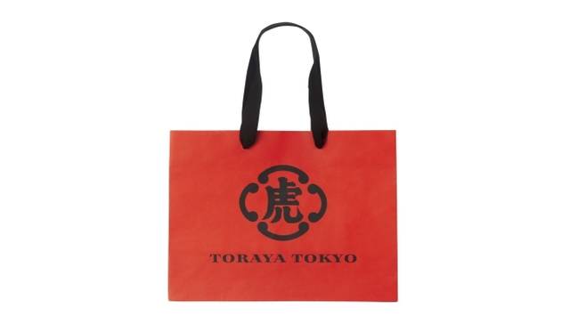 <strong>Graphic Design in Japan 2013｜東京ミッドタウンで『日本のグラフィックデザイン2013』</strong>　JAGDA賞2013<br />パッケージ「 TORAYA TOKYO」（cl：虎屋）　葛西薫