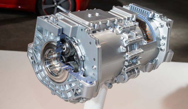 最高出力140kWのモーターを2連結にしたパワートレイン