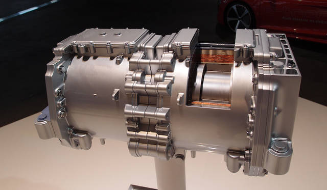 最高出力140kWのモーターを2連結にしたパワートレイン