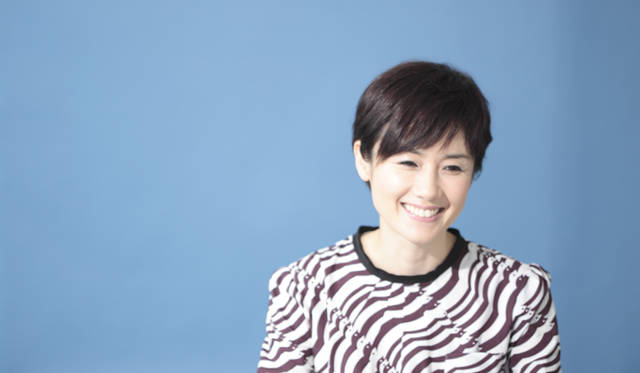 「この作品には台本がないんです。ですから、セリフを覚えて稽古して、ではなく、動きながら、みんなで一緒に作っていく共同作業のように感じました。それぞれのシーンをひとつずつ丁寧に作り、出来上がった、たくさんのシーンをパズルのピースのように組み合わせて、作品に仕立てています」