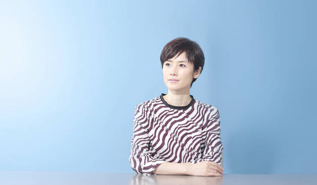 女優・原田知世さん。1983年『時をかける少女』で映画初主演。近作はNHK連続テレビ小説『おひさま』（2011年）、映画『しあわせのパン』（2012年）、『ペコロスの母に会いに行く』（2013年11月全国公開予定）など。歌手としても、デビュー当時からコンスタントにアルバムを発表。昨年のデビュー30周年を機に、歌と朗読の会「on-doc.（オンドク）」を全国で開催中。無垢な存在感と透明感で、世代を問わず支持を得ている。