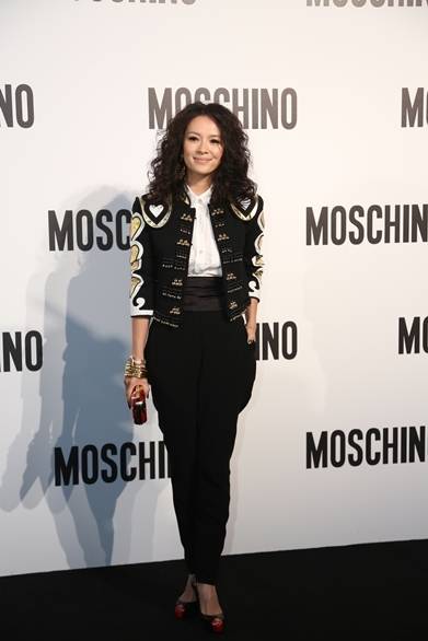 <strong>MOSCHINO｜モスキーノが、上海にてコレクションを発表 </strong>　チャン・ツィイー