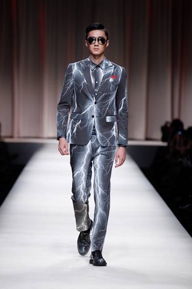 <strong>MOSCHINO｜モスキーノが、上海にてコレクションを発表 </strong>　2014春夏メンズコレクション