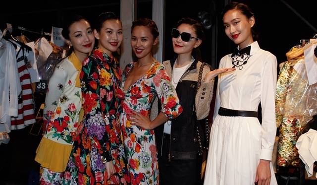 <strong>MOSCHINO｜モスキーノが、上海にてコレクションを発表 </strong>　