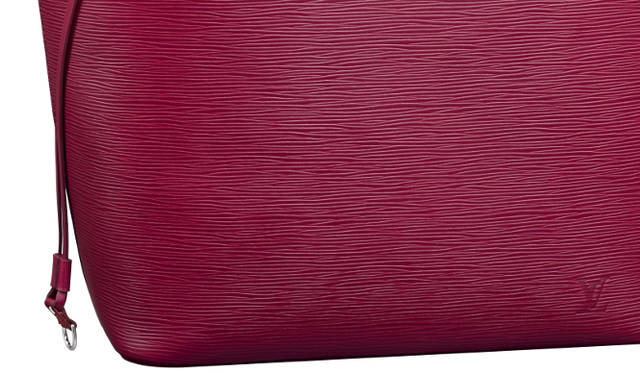 <strong>LOUIS VUITTON｜ルイ・ヴィトン</strong>　LOUIS VUITTON｜ルイ・ヴィトン　アイコンバッグ「ネヴァーフル」にエピ・ラインが誕生<br />ネヴァーフルMM[H29×W32×D19cm]　21万6300円　© LOUIS VUITTON / BRUNO ASSELOT