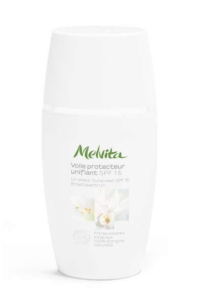 <strong>Melvita｜メルヴィータ</strong><br /><br />4種類のオイルを配合した、99%自然由来のUV美容液。アプリコット、リリー、ホホバ、セサミのオイルをブレンドし、日中の紫外線、そして乾燥から肌をしっかりと保護。ミネラル成分の働きにより、肌表面にツヤと輝きを与えてくれる。また、さらっとべとつかないテクスチャーで、メイク下地としても最適。紫外線吸収剤フリーで肌に優しく、確かな実感が感じられるオーガニック植物コスメの最先端アイテムだ。<br /><br />ネクターブライト UVシールド [30ml] SPF15 / PA++　3990円<br /><br />メルヴィータジャポン<br />Tel. 03-5210-5723<br />www.melvita.co.jp/