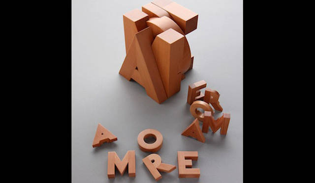 <strong>Cassina ixc.｜カッシーナ・イクスシー</strong>　「GLI ARTIGIANI -現代のクラフツマンシップ-」　Parola amore（AMORE ワード パズル）1959年　ピノ・トヴァリア　© Marirosa Toscani Ballo 