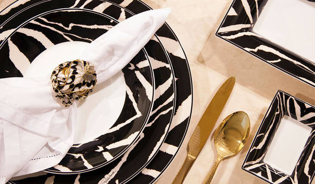 <strong>Roberto Cavalli｜ロベルト カヴァリ</strong>　 Roberto Cavalli Home Collection　ゼブラプリントのカップ＆ソーサーなどの食器類 8400円～1万1550円