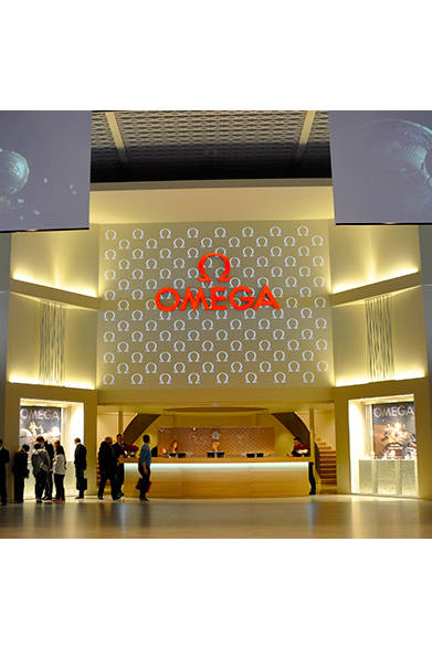 バーゼルワールド2013会場内、オメガのブース前にて